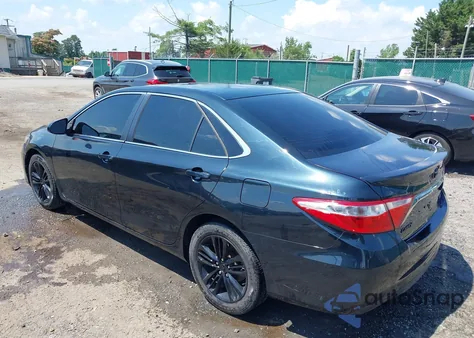 2015 Toyota Camry Se z USA, uszkodzony, nr VIN 4T1BF1FK8FU021732